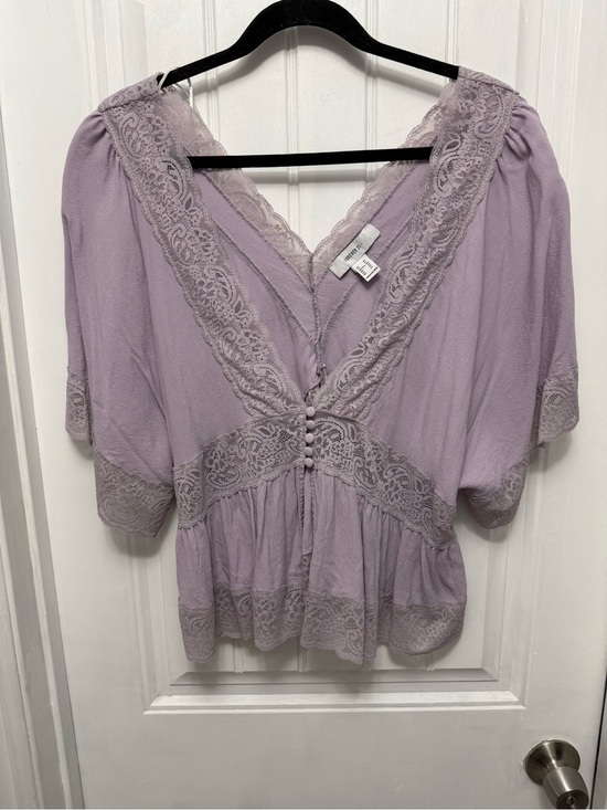 Forever 21 Tops - Forever 21+ Lavender Purple Button Up Lace Vneck Crop Top Size 2X (5-7)